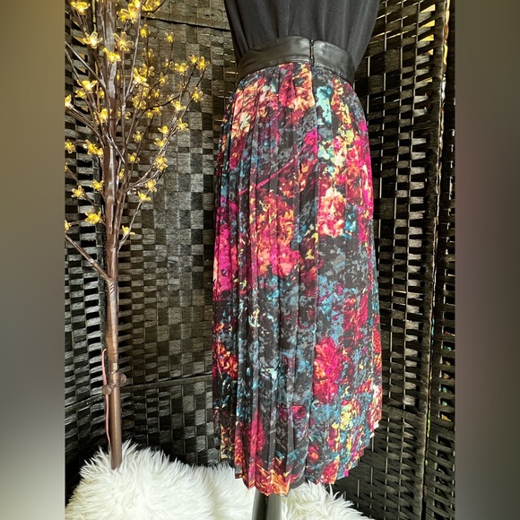 Good Condition- Wassio Colorful Floral Faux Pleated Skirt- Size 6 - Picture 2 of 5